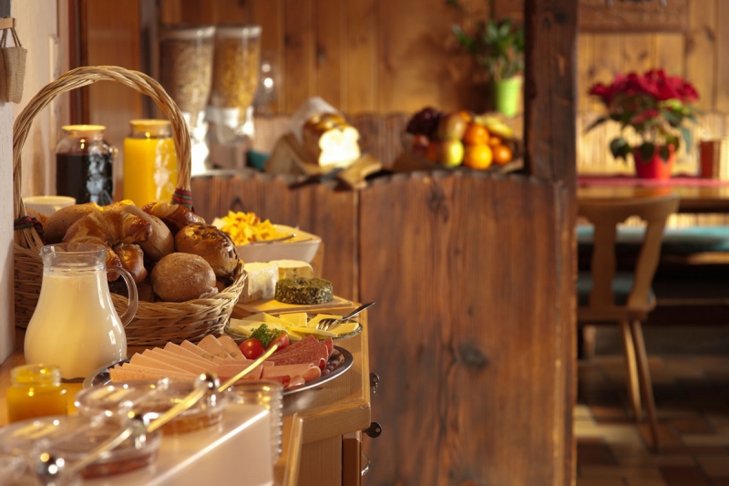 boulangerie-EVENOS-min_breakfast_buffet_food_restaurant_meal_hotel_plate_fresh-718745