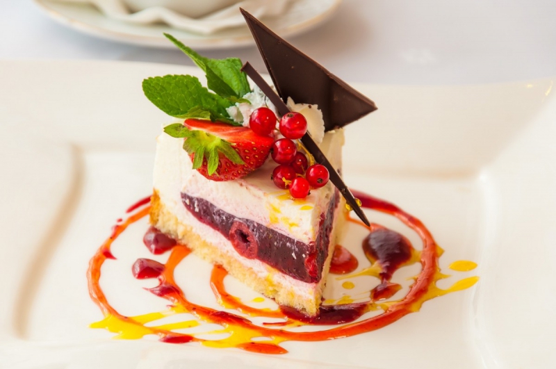 boulangerie-EVENOS-min_the_cake_dessert_eating_bun_colorful_sweet_dish_taste_cake_with_cream-941034